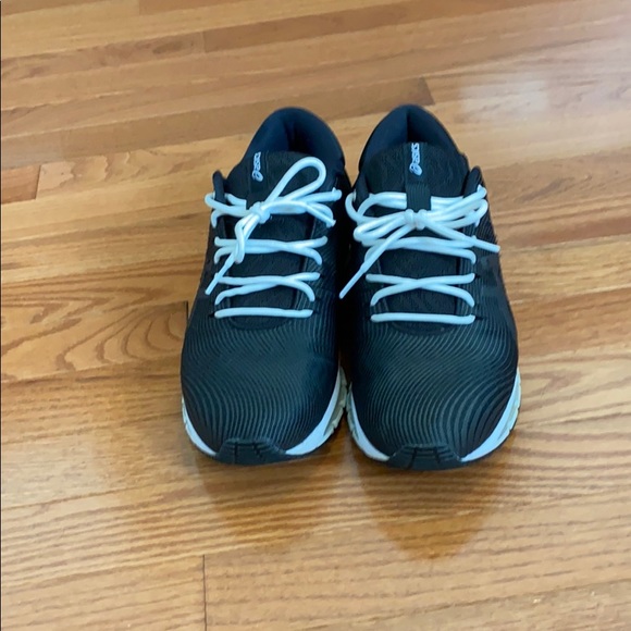 ASICS - Picture 2 of 5